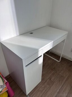 PSACÍ STŮL MICKE IKEA