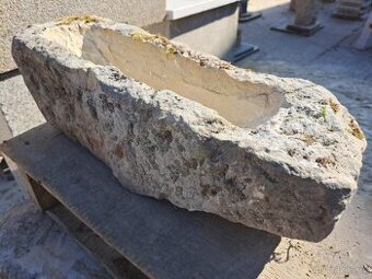 Kamenná přírodní koryta