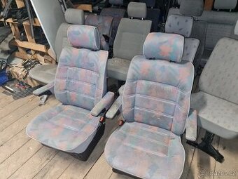 VW T4 přední sedačky s loketními opěrkami