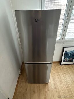 Zánovní kombinovaná lednice beko