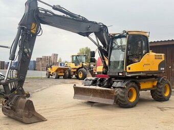Kolový bagr Volvo EW140C