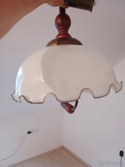 Stylový vintage lustr s mléčným sklem, průměr stínidla 37 cm