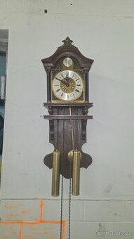 Stare hodiny a lustr - 1