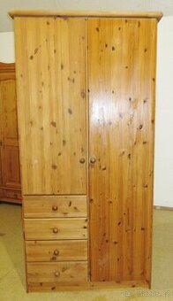 Šatní skříň z borovice dvouveřová - celomasiv