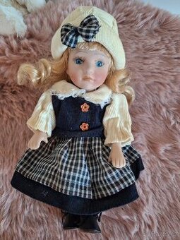 Porcelánová panenka 20 cm , rozkošná blondýnka