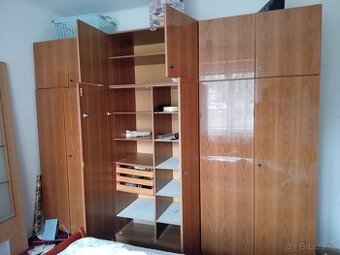 Mělník za odvoz daruji 3 šatní skříně