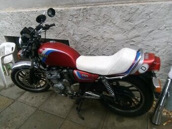 Yamaha 550, Yamaha XJ 550, Yamaha červená nyní už veterán
