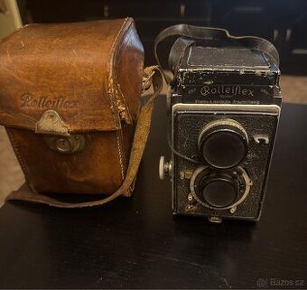 Prodám staré fotoaparáty – Rolleiflex, Exakta, Praktica