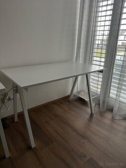 Psací stůl IKEA MITTZON 120x80 cm bílý