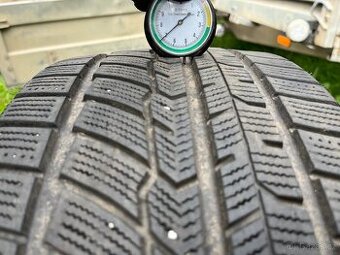 215 40 17 zimní Austone 7mm