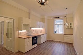 Byt na náměstí v Novém Městě, 3+kk, 73 m2