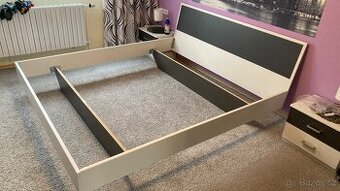 Manželská postel 180x200, zdarma