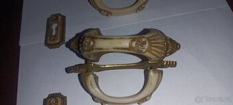 Staré mosazné kování 3x