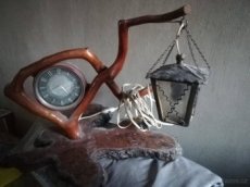 Dřevěná lampička s hodiny, samorost