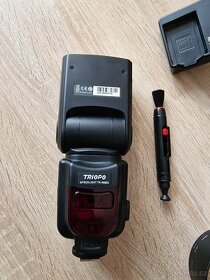 Nikon D5200 s Nikkor 18-105 + ext blesk a filtry