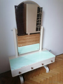 Prvorepubliková šatní skříň, komoda se zrcadlem + gauč - 1