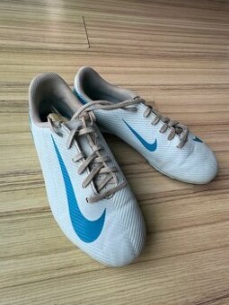 skvělé dětské kopačky NIKE EUR 35,5 - super cena