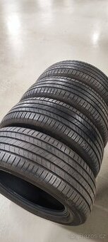 Jako nové 215/60/17 Nexen NFera Primus, DOT 3523, 7.4mm.