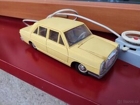 Ites autíčko Mercedes na kabel