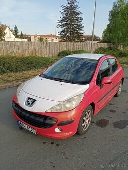 Prodám Peugeot 207 1,4 benzín, r.v. 5/2007, najeto 151.167km