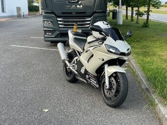 yamaha R6