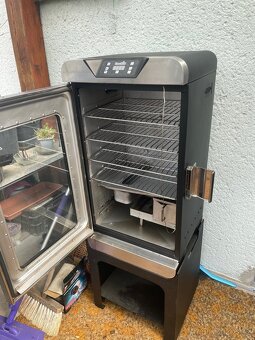 Udírna Char-broil + železný podstavec