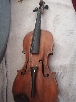 Husle J. B. Vávra 100 ročne - 1