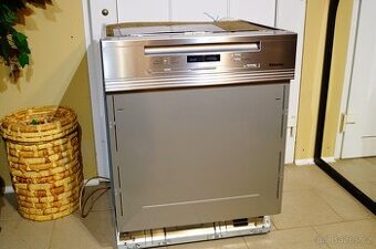 Miele vestavná nerezová myčka G 6410 SCi, tři košev