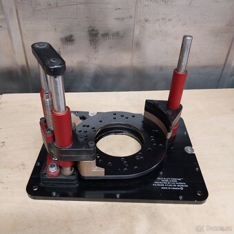 Zdvihací přípravek pro horní frézky