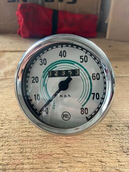 repasovaný tachometr velká kývačka 353/354, půlbuben