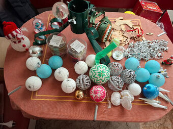 Prodám vánoční ozdoby,osvětlení,stojánek na stromek atd.