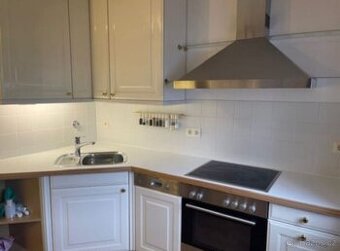 Bílá venkovská kuchyňská linka se spotřebiči,5726