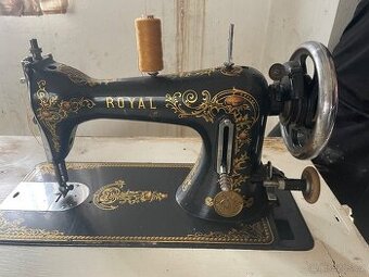 Starožitný šicí stroj ROYAL