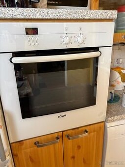 Vestavná elektrická trouba Bosch 35.2 EU