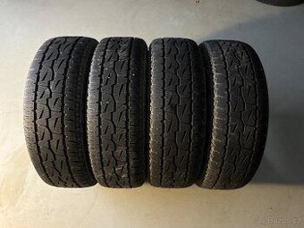 Zimní pneu Bridgestone 215/65R16