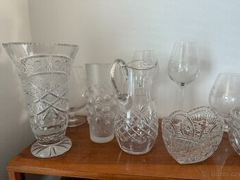 Broušené sklo, celé sady, skleničky, vázy