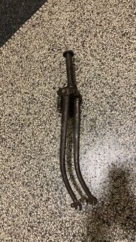 Odpružená vidlice na historické kolo