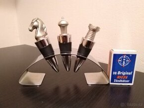 Šachové kovové zátky na víno