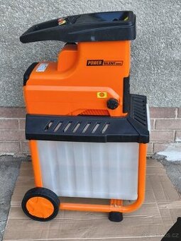 Prodám elektrický Válcový drtič Powersilent 2800 W..