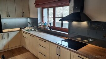 kuchyňský nábytek, skříně, šatny, komody a další