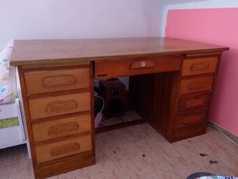 Stůl z masivu Jirasko