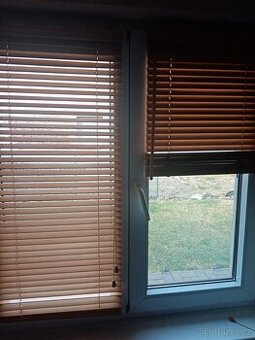 Žaluzie do oken dřevěné, bez vrtání