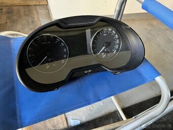 Panel pristroju Octavia 3