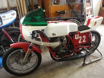 Yamaha RD250 závodní okruhová