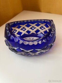 Broušená kobaltově modrá miska