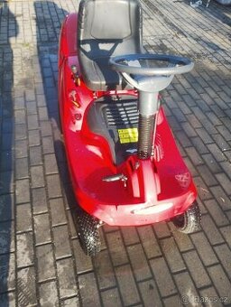 Zahradní sekací traktor/traktůrek Castelgarden