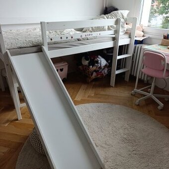 Dětská vyvýšená postel