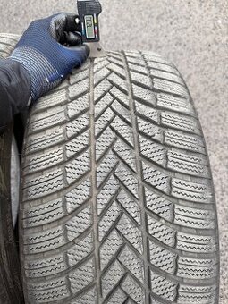 2ks 245/40 R21 100V Bridgestone r. 2023 245/40/21
