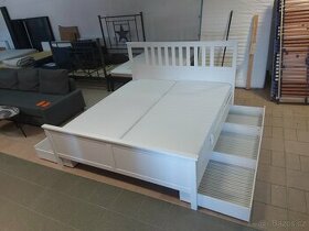 Zánovní dvoulůžko Ikea Hemnes se 4 šuplíky rošty a matracemi