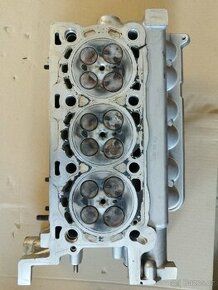 Hlava motoru 90352085F